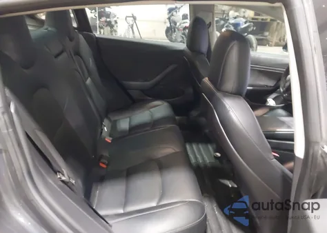 2018 Tesla Model 3 Long Range/Mid Range z USA, uszkodzony, nr VIN 5YJ3E1EA2JF154816